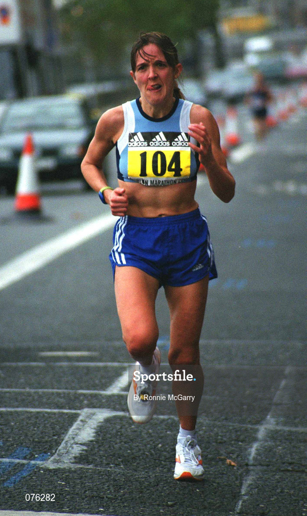 29 October 2001; Debbie Robinson, England, in action during the adidas Dublin Marathon in Dublin. Photo by Ronnie McGarry/Sportsfile