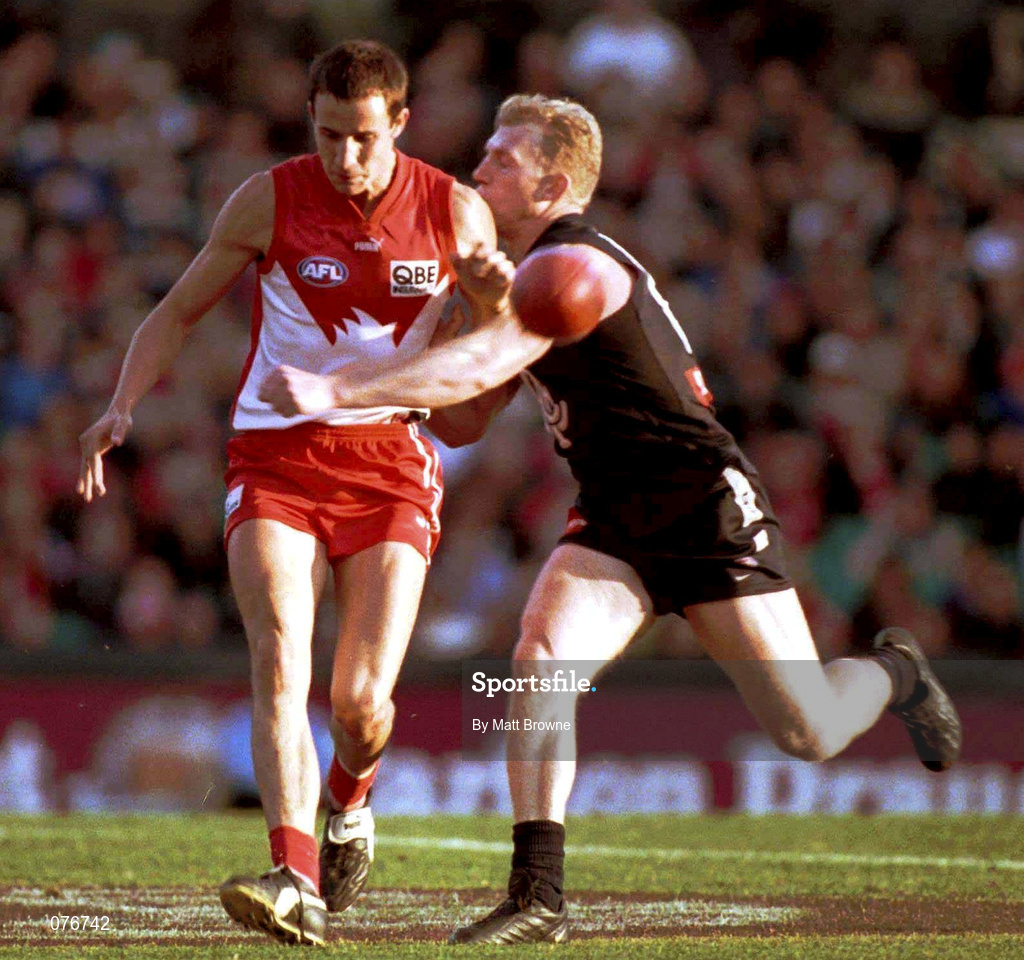 8 July 2001; Tadhg Kennelly of Sydney Swans in action against Scott Freeborn of Carlton during the Australian Football League match between Sydney Swans and Carlton at  Sydney Cricket Ground in Sydney, New South Wales, Australia. Photo by Matt Browne/Sportsfile