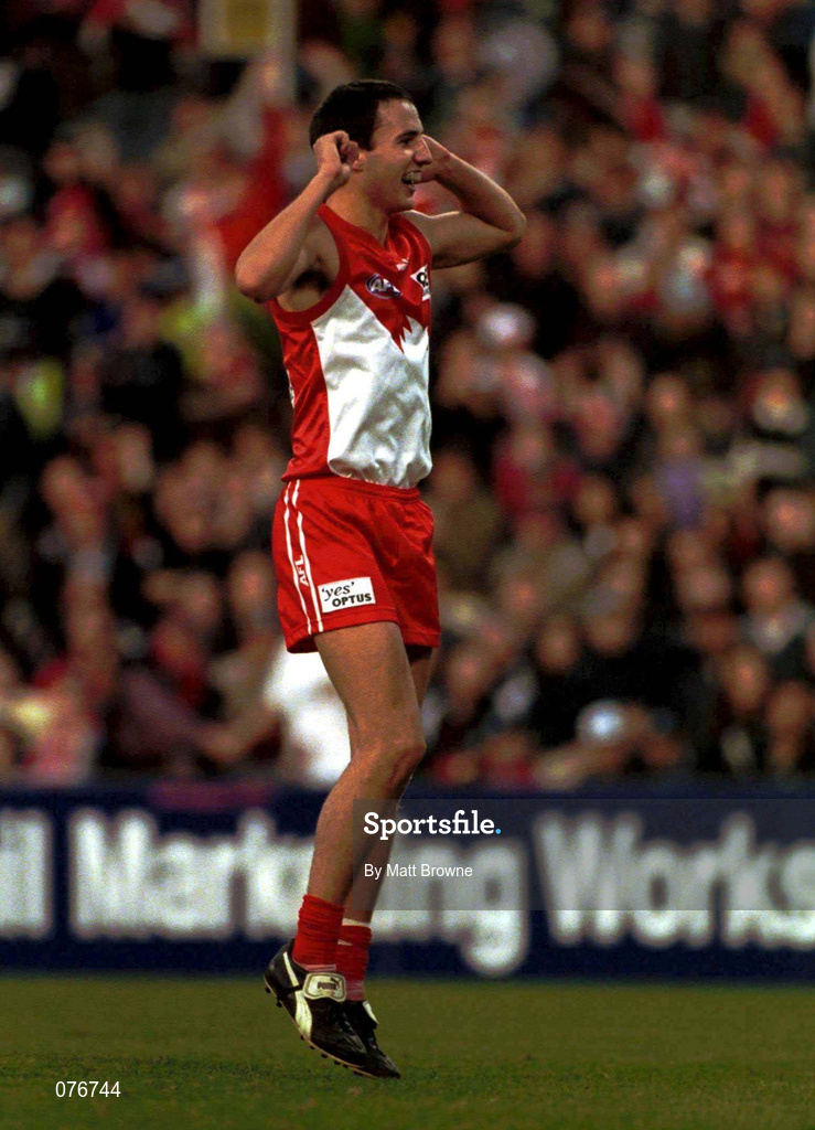 8 July 2001; Tadhg Kennelly of Sydney Swans during the Australian Football League match between Sydney Swans and Carlton at Sydney Cricket Ground in Sydney, New South Wales, Australia. Photo by Matt Browne/Sportsfile