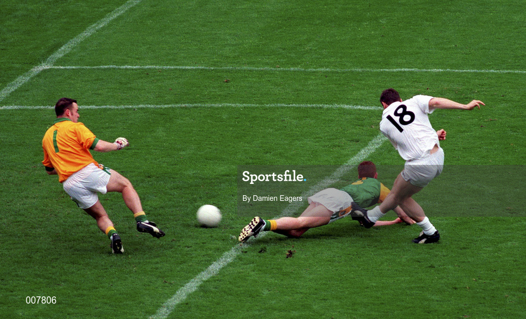 2 August 1998; Kildare's Bryan Murphy shoots past Meath's Donal Curtis and goalkeeper Conor Martin to score his side's goal during the Bank of Ireland Leinster Senior Football Championship Final match between Kildare and Meath at Croke Park in Dublin. Photo by Damien Eagers/Sportsfile