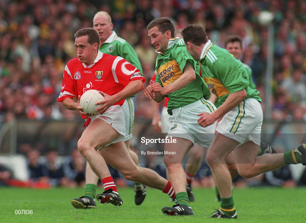 5 July 1998; Ciaran O'Sullivan of Cork in action against Donal Daly and Seamus Moynihan, right, of Kerry during the Bank of Ireland Munster Senior Football Championship Semi-Final match between Kerry and Cork at Fitzgerald Stadium in Killarney, Kerry. Photo by Brendan Moran/Sportsfile