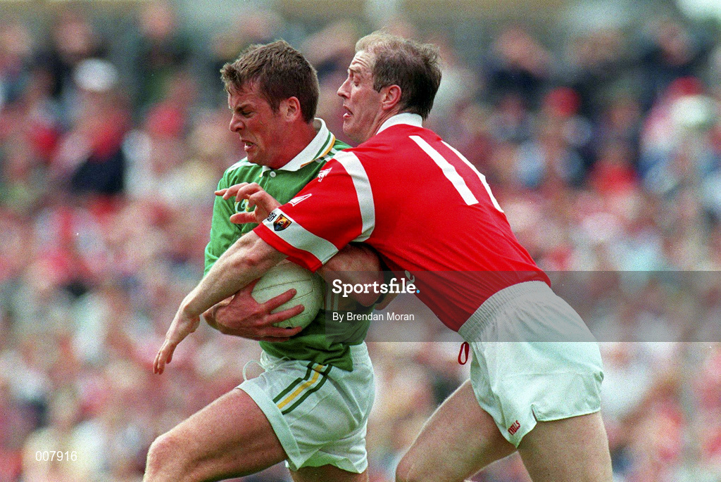5 July 1998; Dara Ó Cinnéide of Kerry in action against Larry Tompkins of Cork during the Bank of Ireland Munster Senior Football Championship Semi-Final match between Kerry and Cork at Fitzgerald Stadium in Killarney, Kerry. Photo by Brendan Moran/Sportsfile
