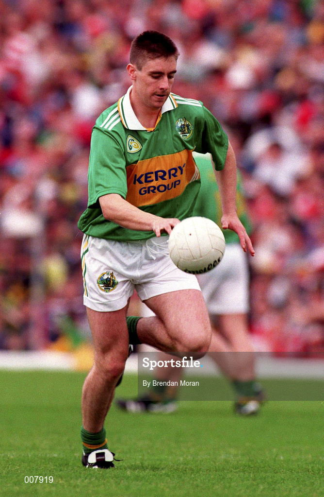 5 July 1998; Darragh O Sé of Kerry during the Bank of Ireland Munster Senior Football Championship Semi-Final match between Kerry and Cork at Fitzgerald Stadium in Killarney, Kerry. Photo by Brendan Moran/Sportsfile