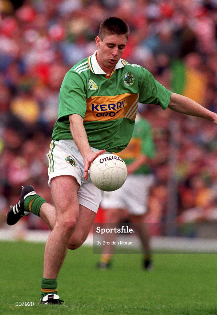 5 July 1998; Darragh O Sé of Kerry during the Bank of Ireland Munster Senior Football Championship Semi-Final match between Kerry and Cork at Fitzgerald Stadium in Killarney, Kerry. Photo by Brendan Moran/Sportsfile