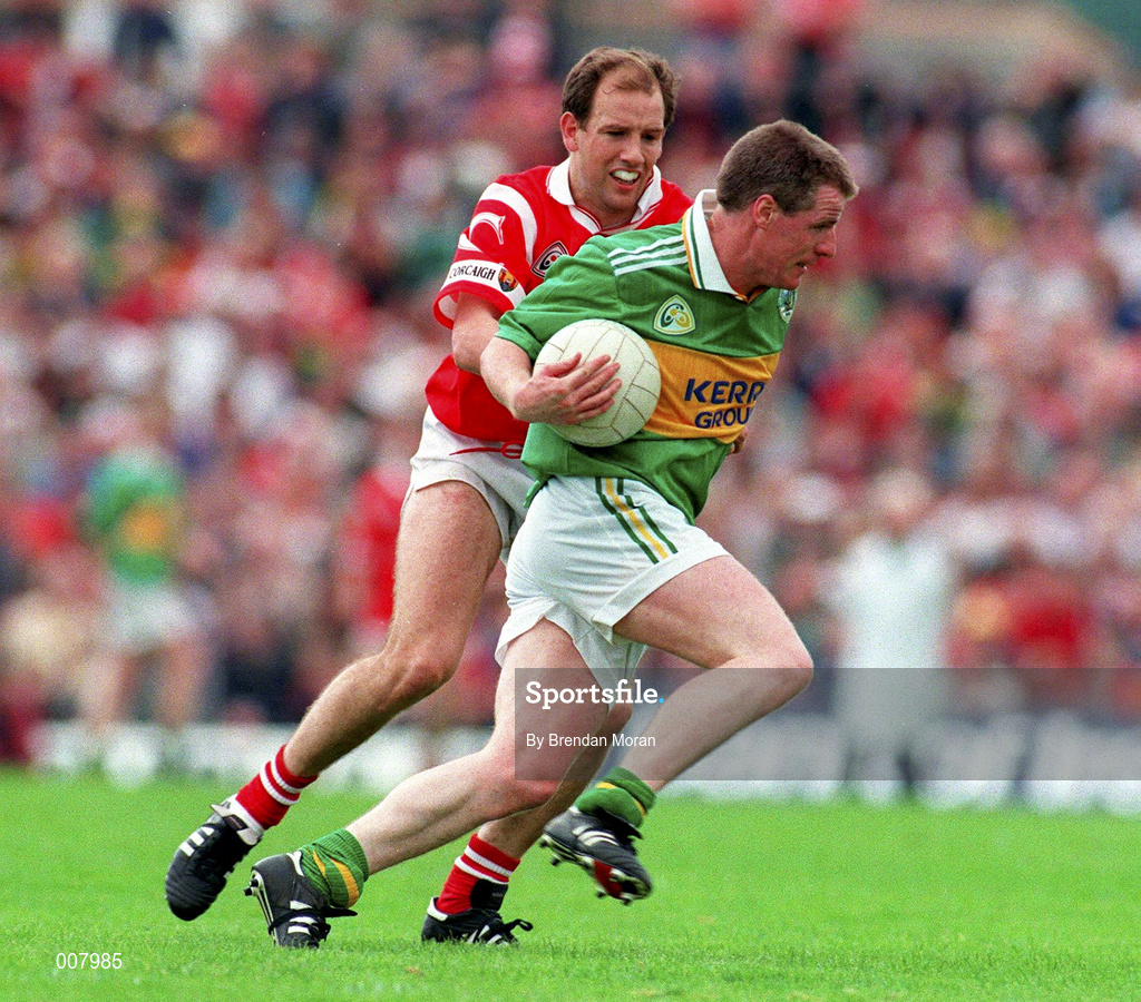 5 July 1998; Eamon Breen of Kerry in action against Ronan McCarthy of Cork during the Bank of Ireland Munster Senior Football Championship Semi-Final match between Kerry and Cork at Fitzgerald Stadium in Killarney, Kerry. Photo by Brendan Moran/Sportsfile