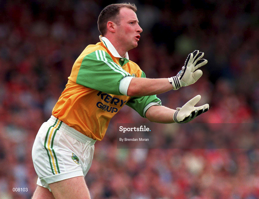 5 July 1998; Kerry goalkeeper Declan O'Keeffe during the Bank of Ireland Munster Senior Football Championship Semi-Final match between Kerry and Cork at Fitzgerald Stadium in Killarney, Kerry. Photo by Brendan Moran/Sportsfile
