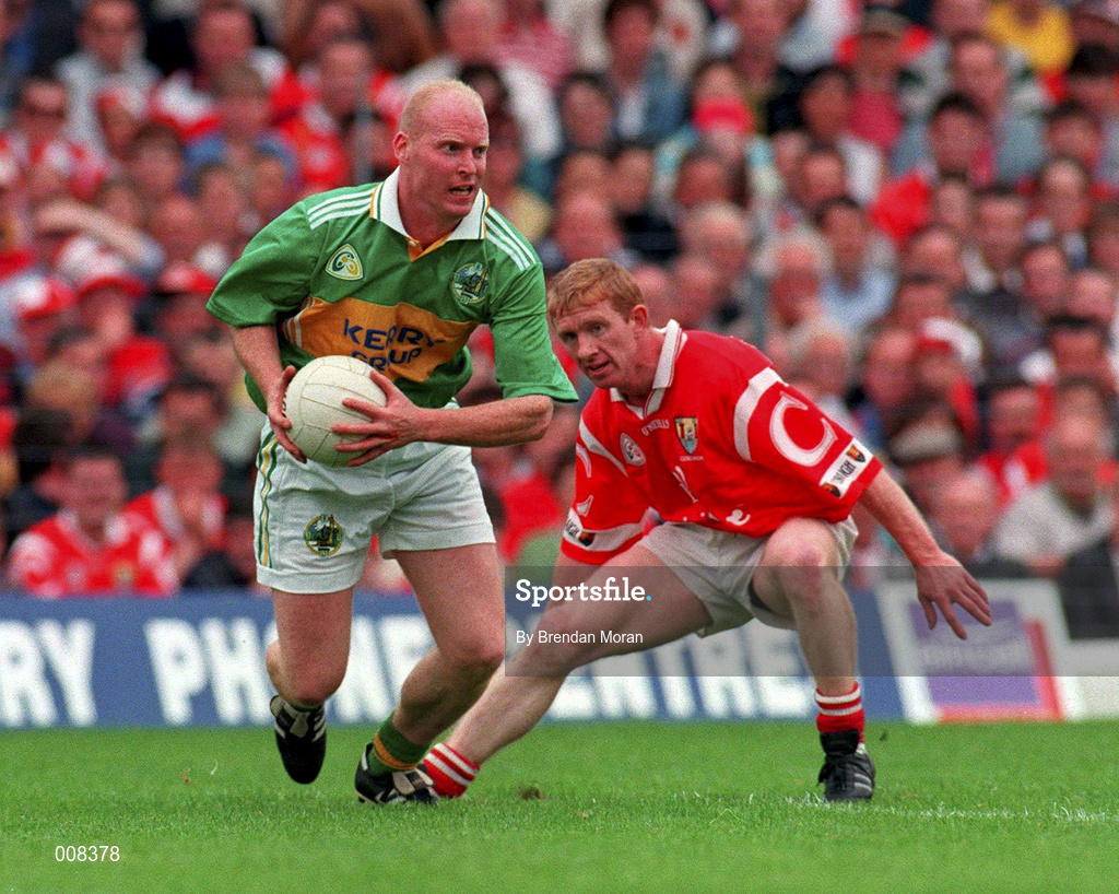 5 July 1998; Liam Flaherty of Kerry gets away from Cork's Aidan Dorgan during the Bank of Ireland Munster Senior Football Championship Semi-Final match between Kerry and Cork at Fitzgerald Stadium in Killarney, Kerry. Photo by Brendan Moran/Sportsfile