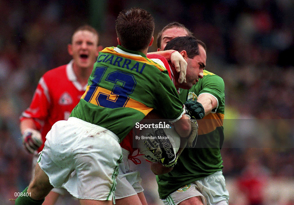 21 July 1996; Mark O'Connor of Cork in action against Geni Farrell, 13, and and Dara Ó Cinnéide of Kerry during the Bank of Ireland Munster Senior Football Championship Final match between Cork and Kerry at Páirc Uí Chaoimh in Cork. Photo by Brendan Moran/Sportsfile