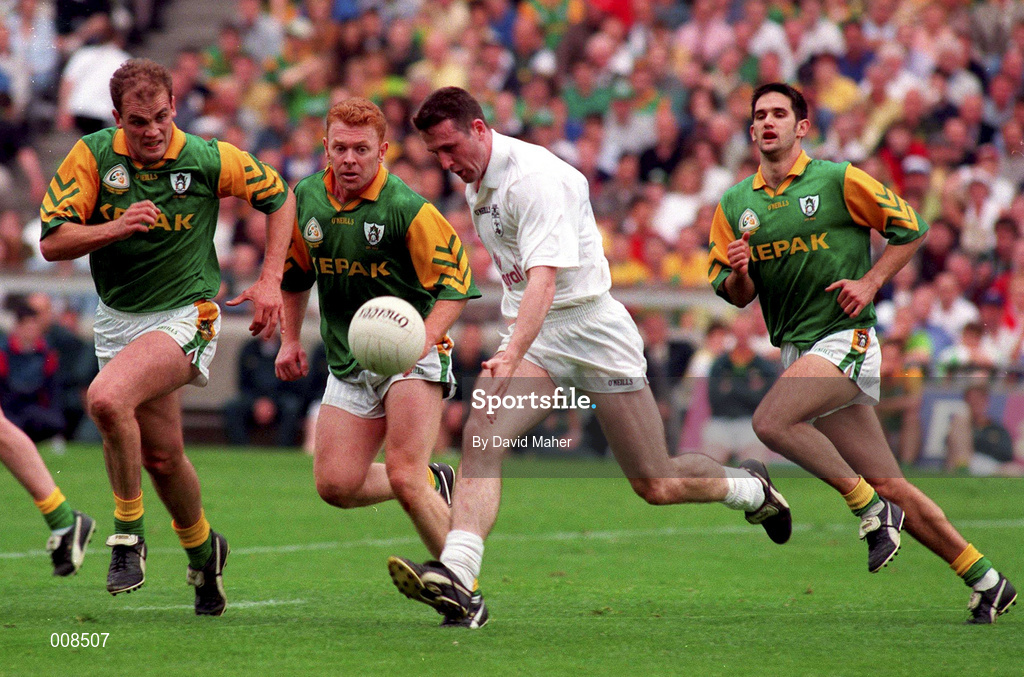 2 August 1998; Niall Buckley of Kildare in action against John McDermott and Enda McManus, Meath during the Bank of Ireland Leinster Senior Football Championship Final match between Kildare and Meath at Croke Park in Dublin. Photo by David Maher/Sportsfile