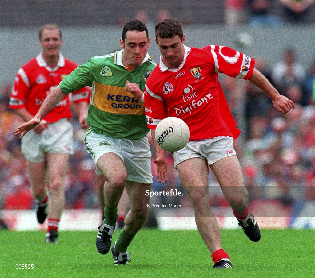 5 July 1998; Owen Sexton of Cork in action against Pa Laide of Kerry during the Bank of Ireland Munster Senior Football Championship Semi-Final match between Kerry and Cork at Fitzgerald Stadium in Killarney, Kerry. Photo by Brendan Moran/Sportsfile