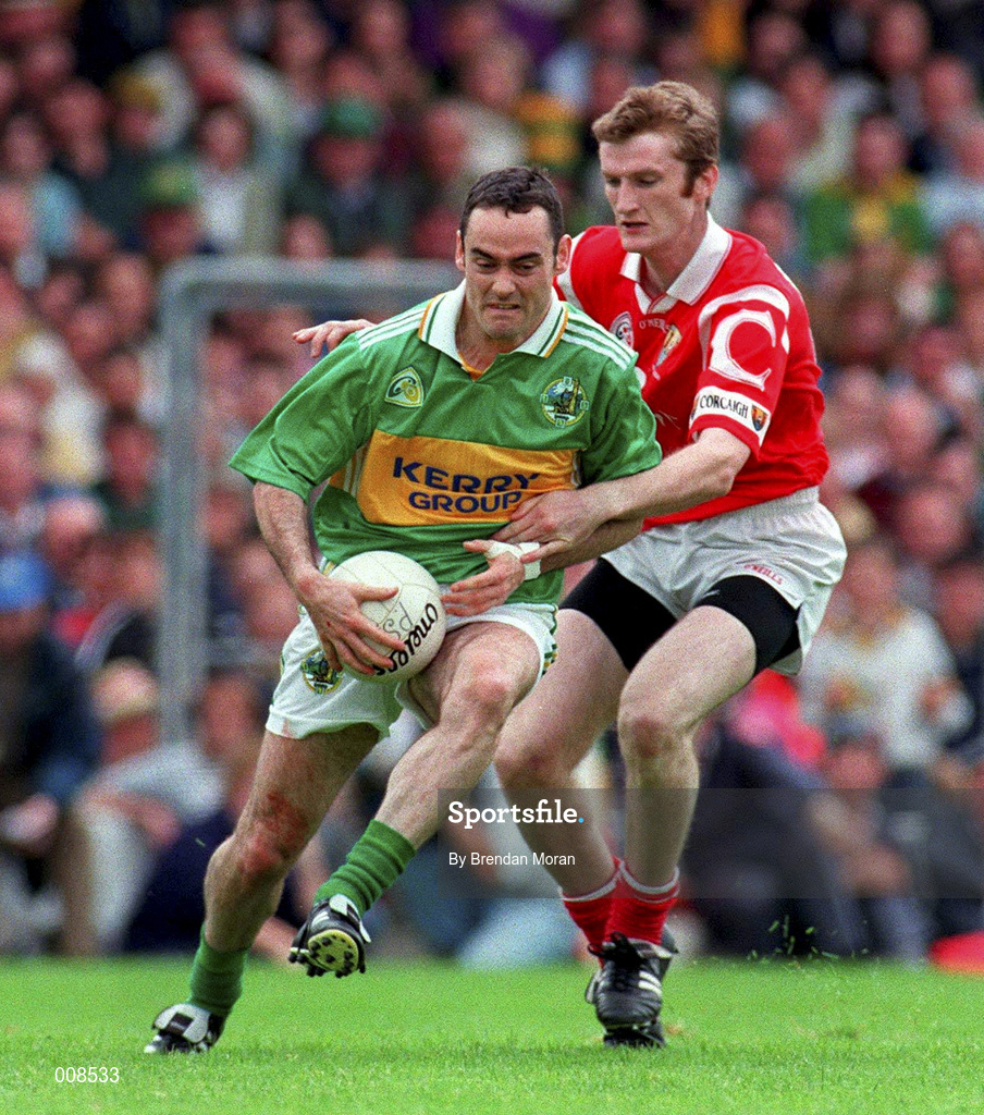 5 July 1998; Pa Laide of Kerry in action against Nicholas Murphy of Cork during the Bank of Ireland Munster Senior Football Championship Semi-Final match between Kerry and Cork at Fitzgerald Stadium in Killarney, Kerry. Photo by Brendan Moran/Sportsfile