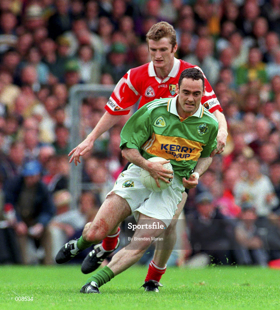 5 July 1998; Pa Laide of Kerry in action against Nicholas Murphy of Cork during the Bank of Ireland Munster Senior Football Championship Semi-Final match between Kerry and Cork at Fitzgerald Stadium in Killarney, Kerry. Photo by Brendan Moran/Sportsfile