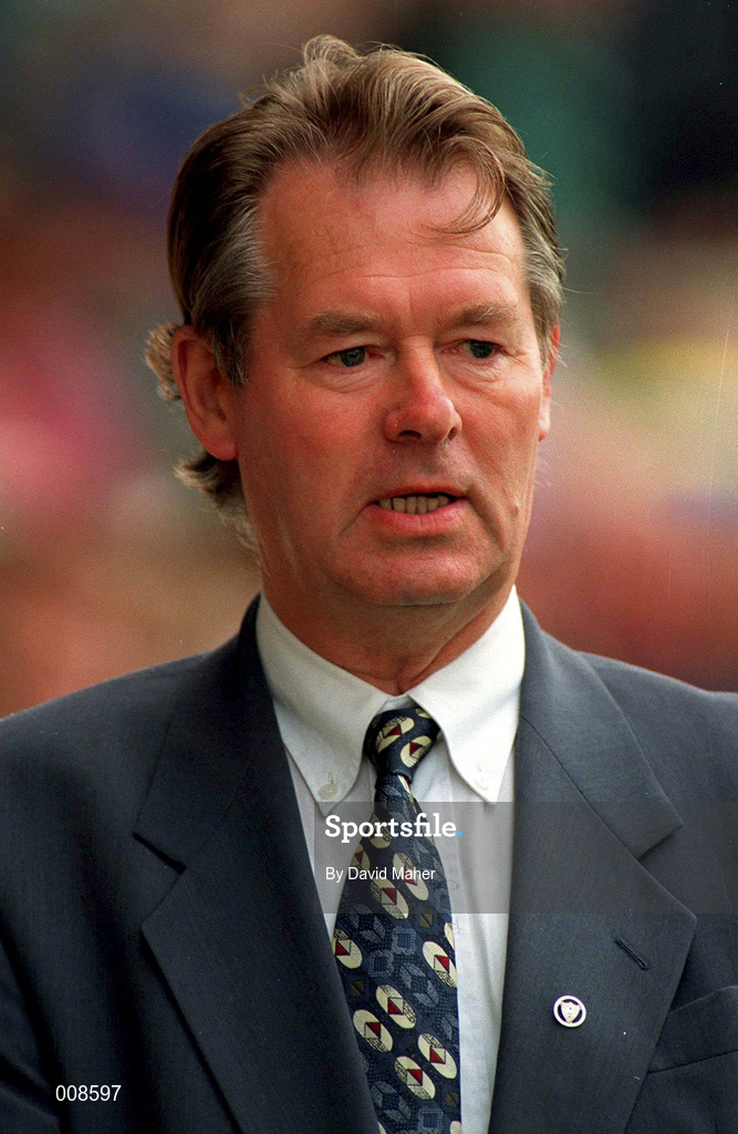 13 September 1998; Broadcaster Mícheál Ó Muircheartaigh ahead of the Guinness All-Ireland Senior Hurling Championship Final between Offaly and Kilkenny at Croke Park in Dublin. Photo by David Maher/Sportsfile