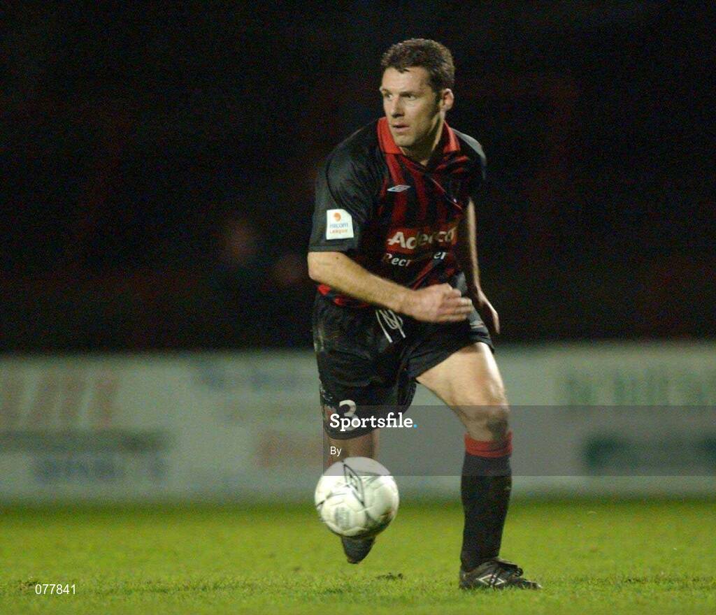 30 November 2001; Tony O'Connor, Bohemians. Soccer. Picture credit; David Maher / SPORTSFILE *EDI*