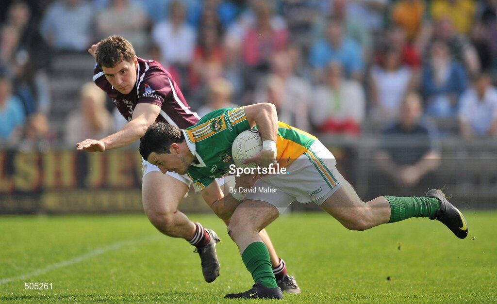 10 April 2011; John Reynolds, Offaly, in action against Kieran Gavin, Westmeath. Allianz Football League, Division 2, Round 7, Westmeath v Offaly, Cusack Park, Mullingar, Co. Westmeath. Picture credit: David Maher / SPORTSFILE