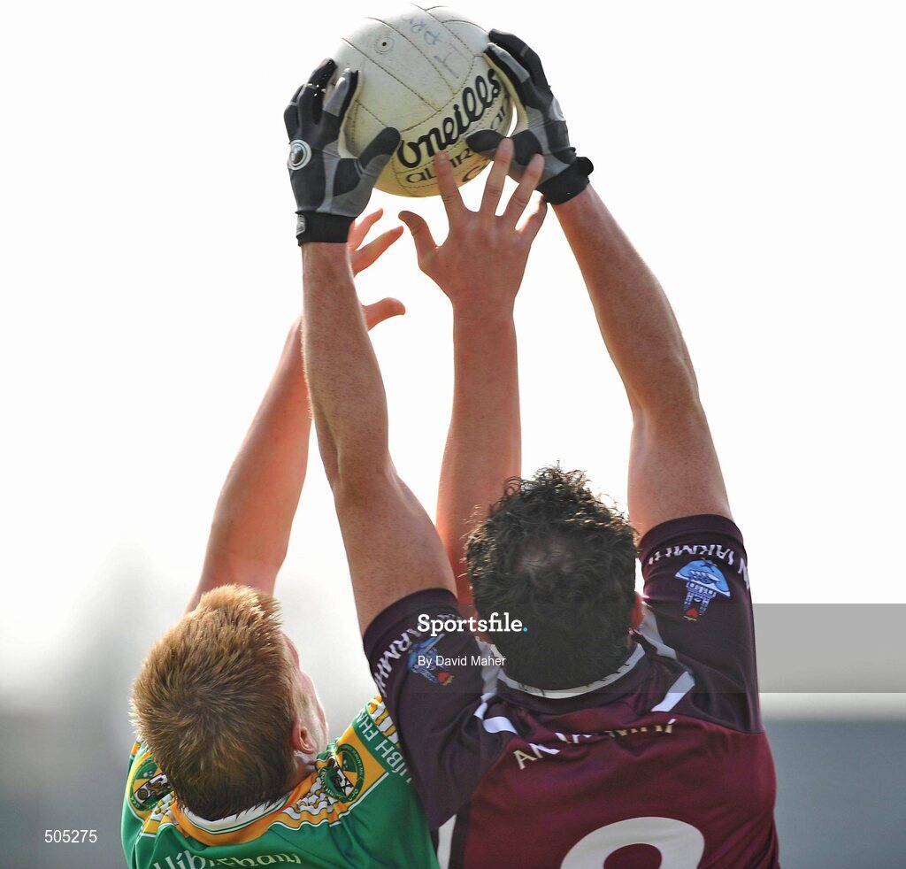 10 April 2011; Brendan Murtagh, Westmeath, in action against Brian Connor, Offaly. Allianz Football League, Division 2, Round 7, Westmeath v Offaly, Cusack Park, Mullingar, Co. Westmeath. Picture credit: David Maher / SPORTSFILE