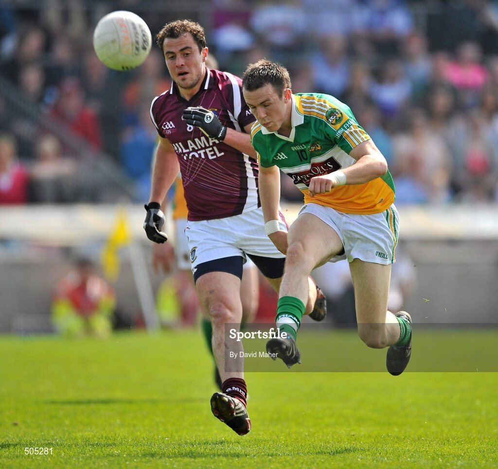 10 April 2011; Graham Guilfoyle, Offaly, in action against Brendan Murtagh, Westmeath. Allianz Football League, Division 2, Round 7, Westmeath v Offaly, Cusack Park, Mullingar, Co. Westmeath. Picture credit: David Maher / SPORTSFILE