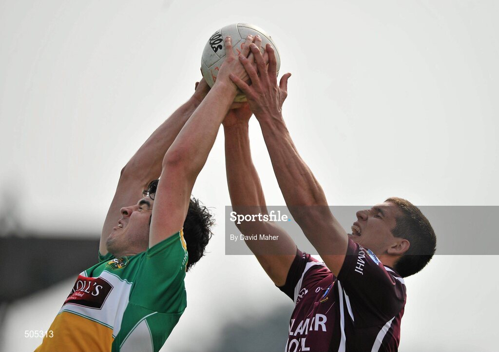 10 April 2011; Richie Dalton, Offaly, in action against Denis Corroon, Westmeath. Allianz Football League, Division 2, Round 7, Westmeath v Offaly, Cusack Park, Mullingar, Co. Westmeath. Picture credit: David Maher / SPORTSFILE
