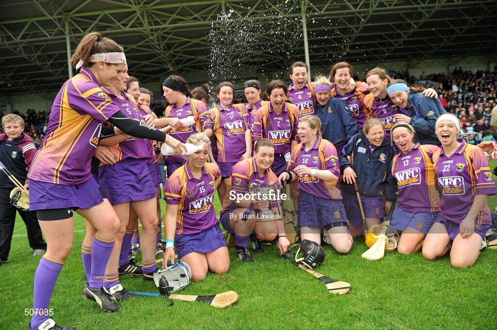 17 April 2011; The Wexford team celebrate victory. Irish Daily Star Camogie League, Division 1, Final, Galway v Wexford, Semple Stadium, Thurles, Co. Tipperary. Picture credit: Brian Lawless / SPORTSFILE