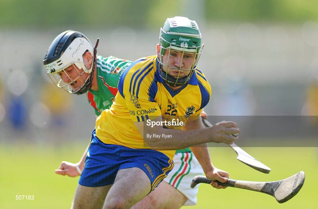 17 April 2011; Eamon Kenny, Roscommon, in action against Greg Henry, Mayo. Allianz GAA Hurling Division 3B Final, Mayo v Roscommon, Carrick-on-Shannon, Leitrim. Picture credit: Ray Ryan / SPORTSFILE