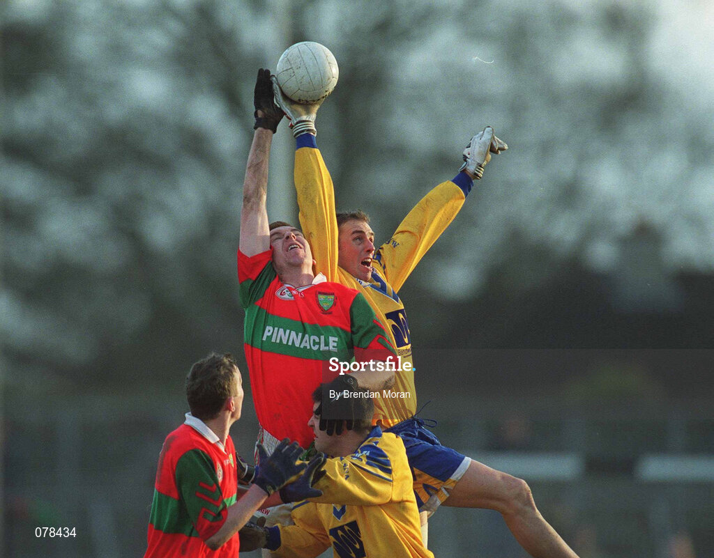 16 December 2001; Karl Donnelly of Na Fianna gets a hand to the ball ahead of Darren Coffey of Rathnew, as Stephen Byrne of Rathnew and Senan Connell of Na Fianna await the dropping ball, during the AIB Leinster Senior Club Football Championship Final match between Na Fianna and Rathnew at St Conleth's Park in Newbridge, Kildare. Photo by Brendan Moran/Sportsfile