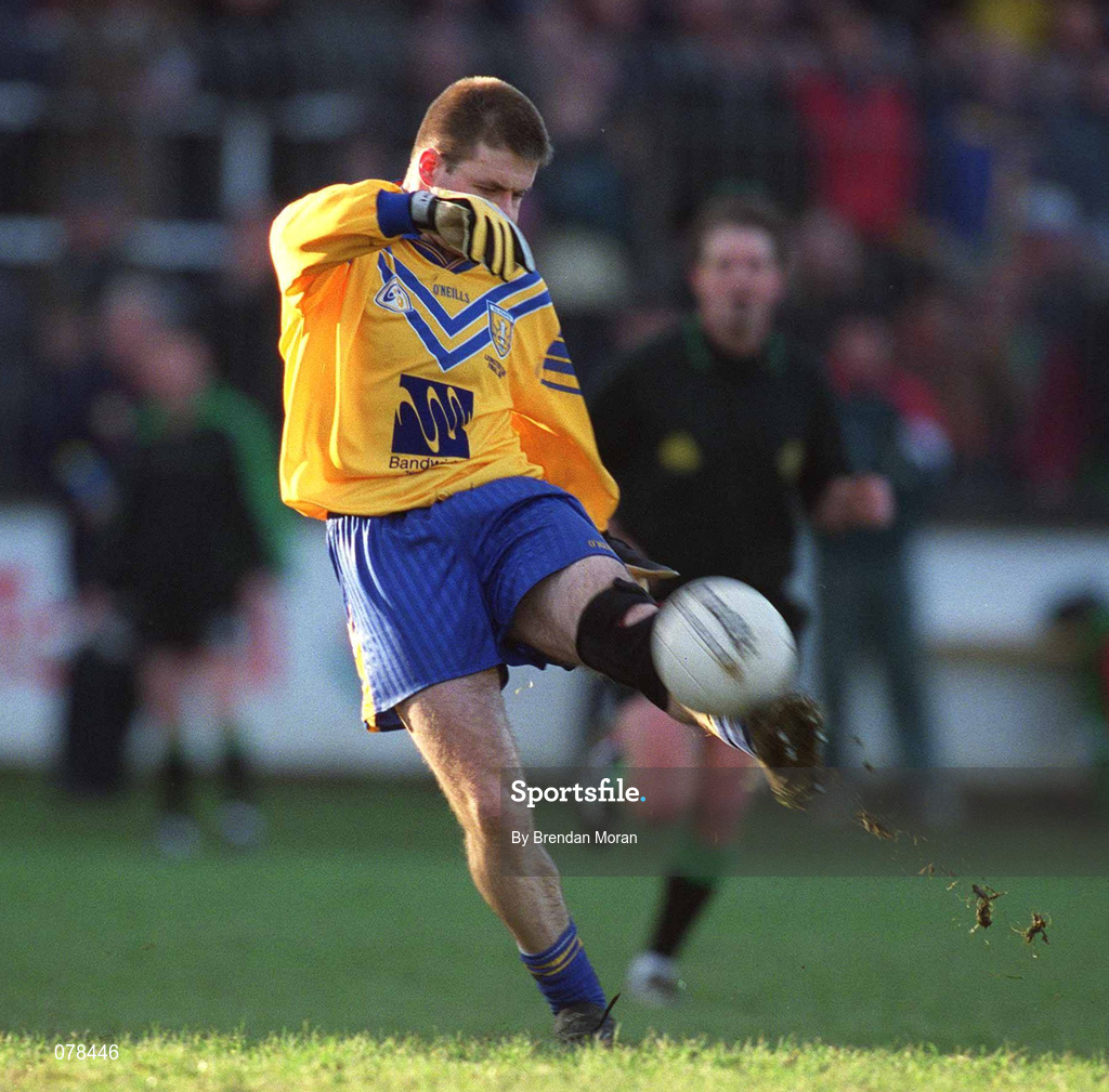 16 December 2001; Dessie Farrell of Na Fianna during the AIB Leinster Senior Club Football Championship Final match between Na Fianna and Rathnew at St Conleth's Park in Newbridge, Kildare. Photo by Brendan Moran/Sportsfile