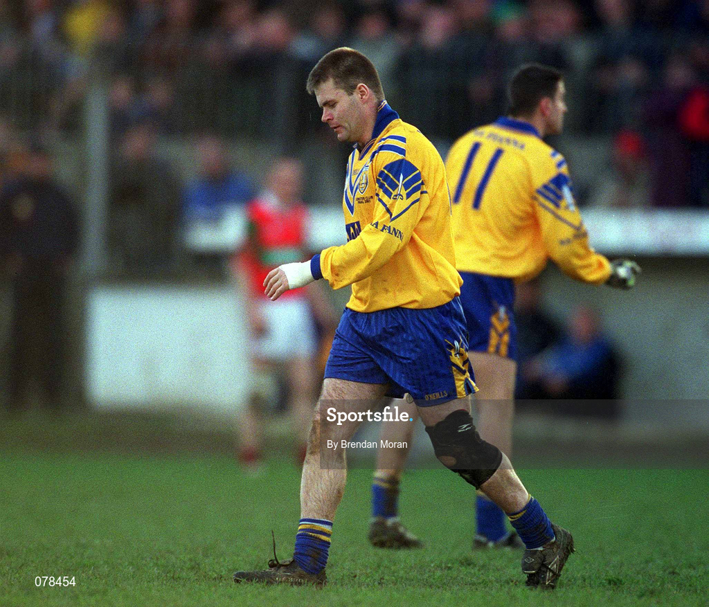 16 December 2001; Dessie Farrell of Na Fianna leaves the pitch after he was sent off by referee Mick Monahan during the AIB Leinster Senior Club Football Championship Final match between Na Fianna and Rathnew at St Conleth's Park in Newbridge, Kildare. Photo by Brendan Moran/Sportsfile