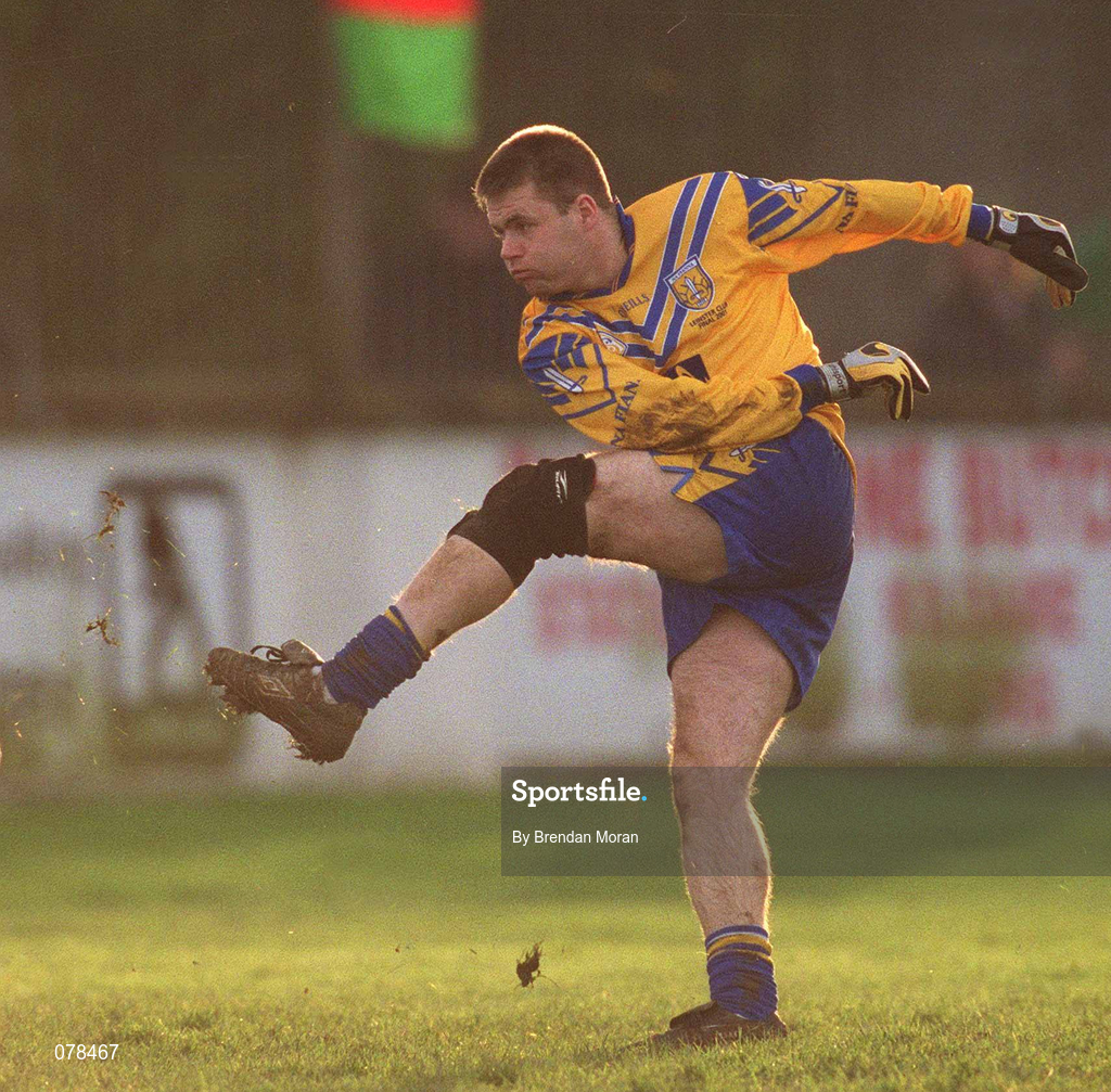 16 December 2001; Dessie Farrell of Na Fianna during the AIB Leinster Senior Club Football Championship Final match between Na Fianna and Rathnew at St Conleth's Park in Newbridge, Kildare. Photo by Brendan Moran/Sportsfile