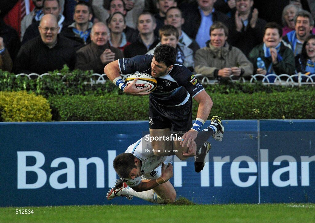 6 May 2011; Shane Horgan, Leinster, on his way to score his side's first try despite the attempts of Dth Van Der Merwe, Glasgw Warriors. Celtic League, Leinster v Glasgow Warriors, RDS, Ballsbridge, Dublin. Picture credit: Brian Lawless / SPORTSFILE