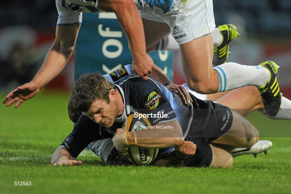 6 May 2011; Gordon D'Arcy, Leinster, goes over for his side's second try despite the attempts of Chris Cusiter, Glasgow Warriors. Celtic League, Leinster v Glasgow Warriors, RDS, Ballsbridge, Dublin. Picture credit: Stephen McCarthy / SPORTSFILE