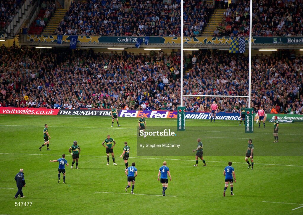 21 May 2011; Jonathan Sexton, Leinster, 10, kicks a second half penalty. Heineken Cup Final, Leinster v Northampton Saints, Millennium Stadium, Cardiff, Wales. Picture credit: Stephen McCarthy / SPORTSFILE