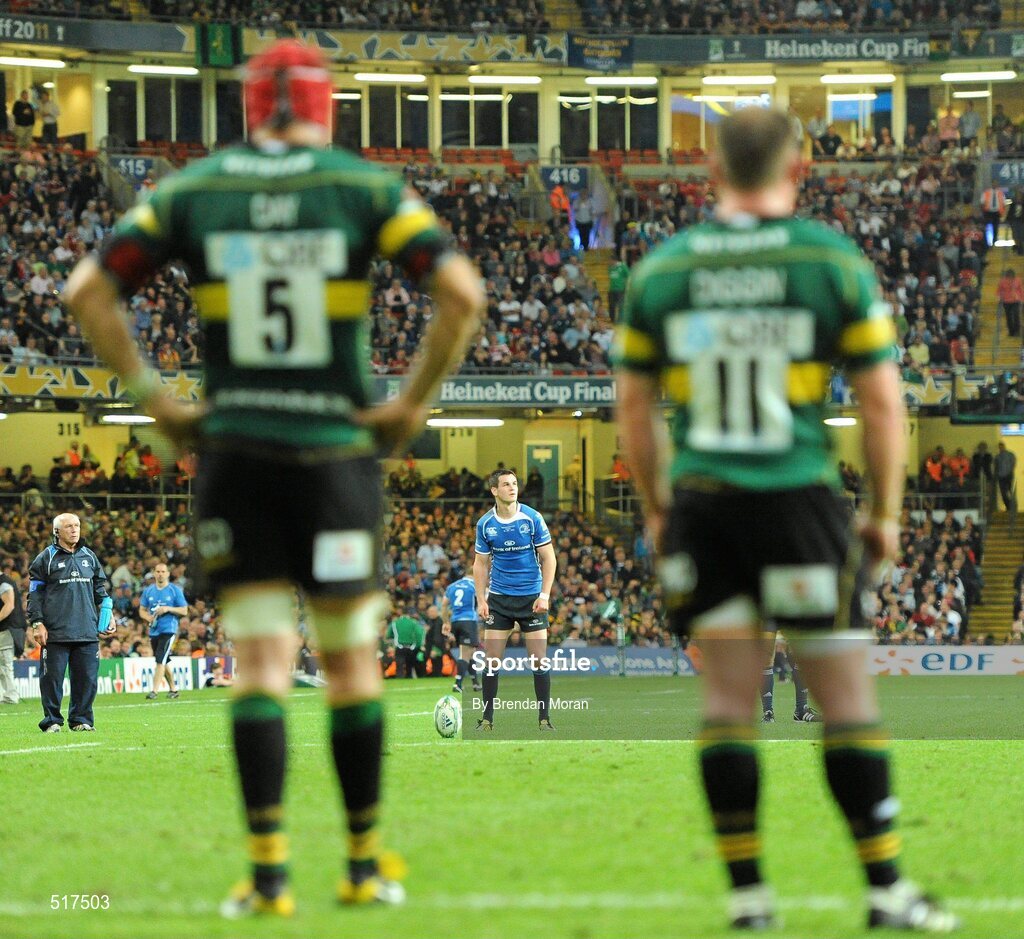 21 May 2011; Leinster's Jonathan Sexton prepares to kick a conversion attempt during the game. Heineken Cup Final, Leinster v Northampton Saints, Millennium Stadium, Cardiff, Wales. Picture credit: Brendan Moran / SPORTSFILE