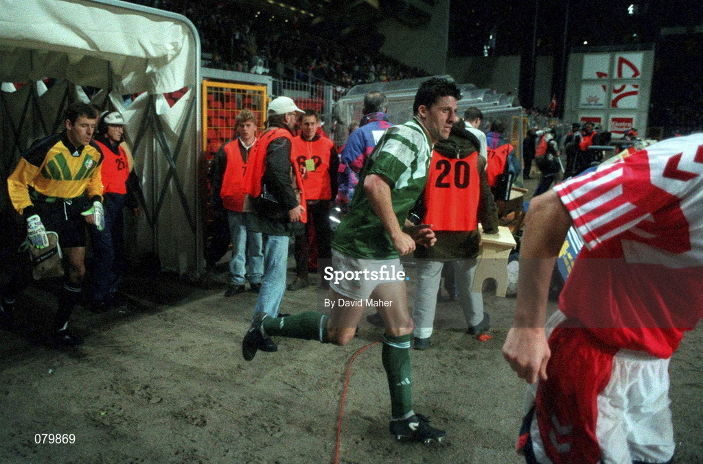 14 October 1992; Andy Townsend of Republic of Ireland during the FIFA World Cup Group 3 match between Denmark and Republic of Ireland at Parken Stadium in Copenhagen, Denmark. Photo by David Maher/Sportsfile