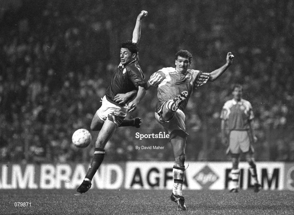14 October 1992; Andy Townsend of Republic of Ireland in action against Denmark during the FIFA World Cup Group 3 match between Denmark and Republic of Ireland at Parken Stadium in Copenhagen, Denmark. Photo by David Maher/Sportsfile