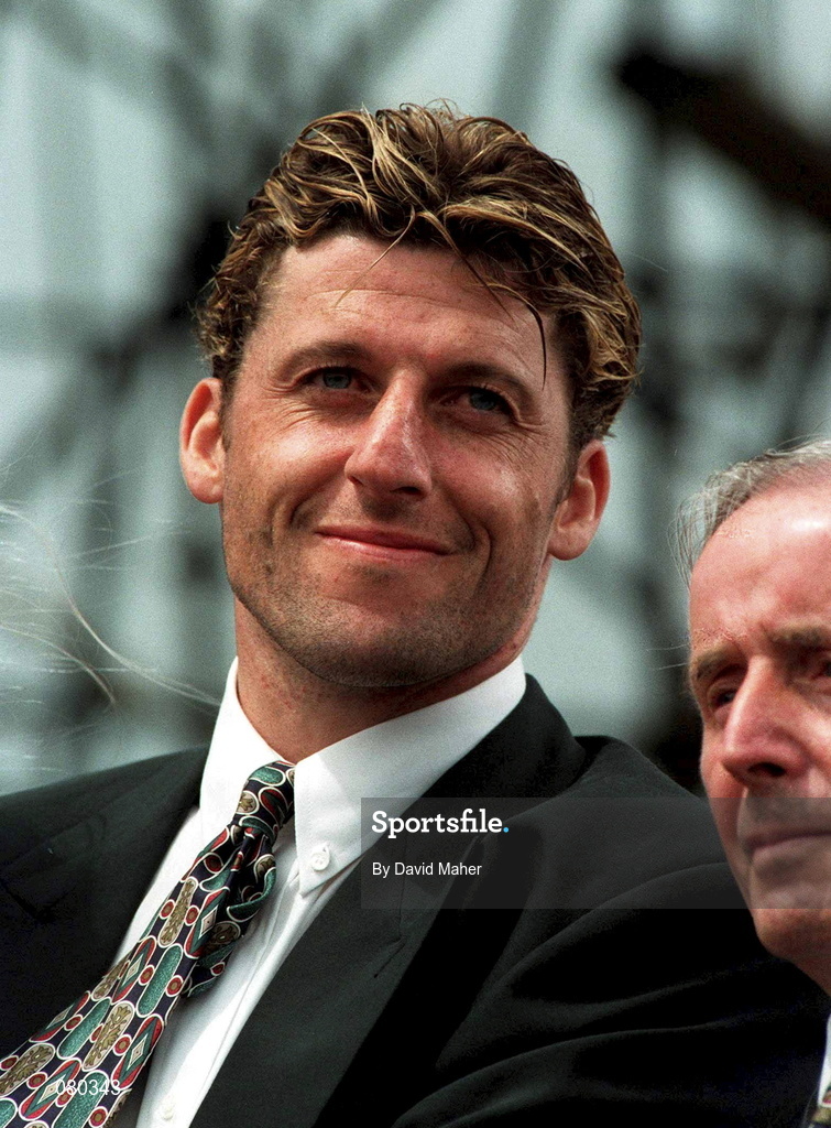 7 July 1994; Andy Townsend relaxes at the Phoenix Park when the Republic of Ireland team returned from the 1994 World Cup in the USA. Photo by David Maher/Sportsfile