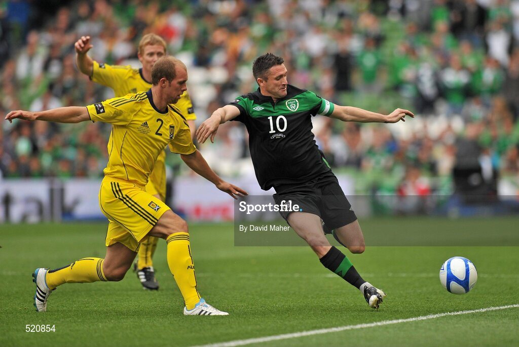 29 May 2011; Robbie Keane, Republic of Ireland, in action against Steven Whittaker, Scotland. Carling Four Nations Tournament, Republic of Ireland v Scotland, Aviva Stadium, Lansdowne Road, Dublin. Picture credit: David Maher / SPORTSFILE