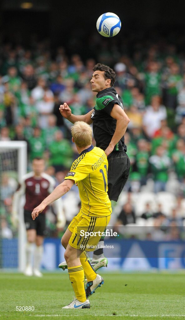 29 May 2011; Stephen Kelly, Republic of Ireland, in action against Steven Naismith, Scotland. Carling Four Nations Tournament, Republic of Ireland v Scotland, Aviva Stadium, Lansdowne Road, Dublin. Picture credit: Brian Lawless / SPORTSFILE