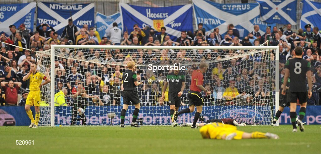 29 May 2011; Kenny Miller, far left, Scotland, reacts after his shot narrowly went wide in the closing stages of the game. Carling Four Nations Tournament, Republic of Ireland v Scotland, Aviva Stadium, Lansdowne Road, Dublin. Picture credit: David Maher / SPORTSFILE
