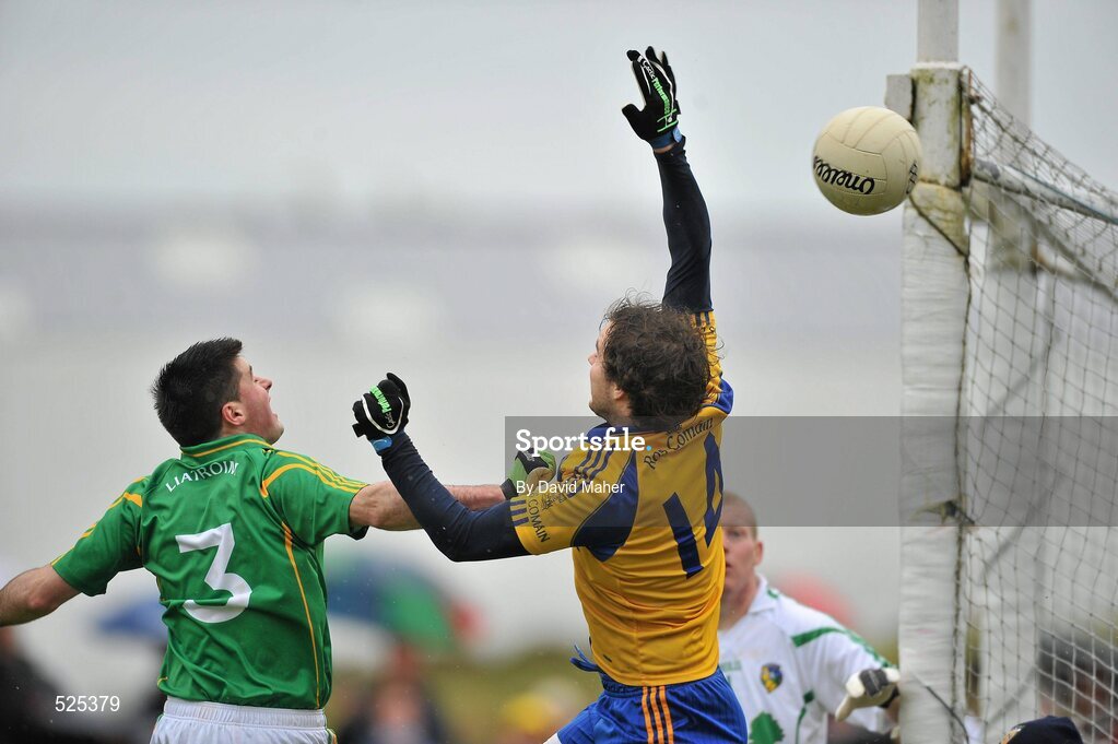 12 June 2011; Senan Kilbride, Roscommon, in action against Ronan Gallagher, Leitrim. Connacht GAA Football Senior Championship Semi-Final, Leitrim v Roscommon, Páirc Seán Mac Diarmada, Carrick-on-Shannon, Co. Leitrim. Picture credit: David Maher / SPORTSFILE