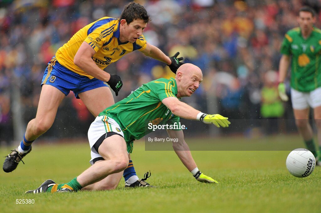 12 June 2011; Daniel Lowe, Leitrim, in action against Karol Mannion, Roscommon. Connacht GAA Football Senior Championship Semi-Final, Leitrim v Roscommon, Páirc Seán Mac Diarmada, Carrick-on-Shannon, Co. Leitrim. Picture credit: Barry Cregg / SPORTSFILE