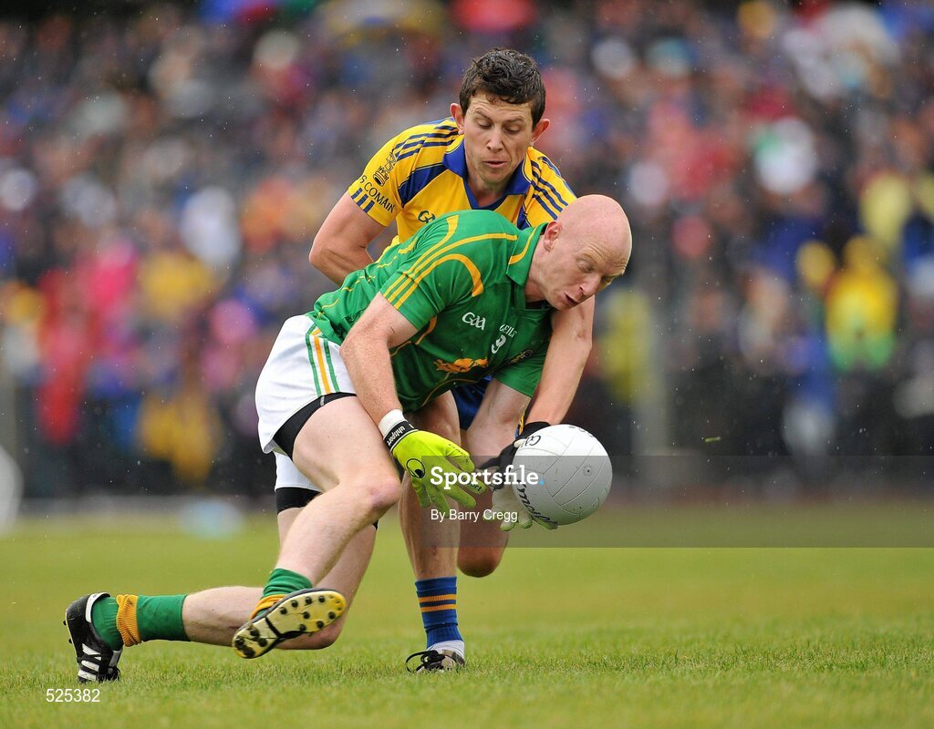12 June 2011; Daniel Lowe, Leitrim, in action against Karol Mannion, Roscommon. Connacht GAA Football Senior Championship Semi-Final, Leitrim v Roscommon, Páirc Seán Mac Diarmada, Carrick-on-Shannon, Co. Leitrim. Picture credit: Barry Cregg / SPORTSFILE