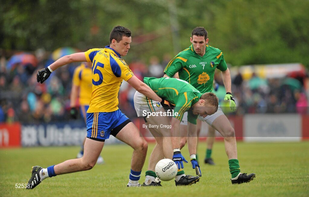 12 June 2011; Dermot Reynolds, Leitrim, in action against Donie Shine, Roscommon. Connacht GAA Football Senior Championship Semi-Final, Leitrim v Roscommon, Páirc Seán Mac Diarmada, Carrick-on-Shannon, Co. Leitrim. Picture credit: Barry Cregg / SPORTSFILE