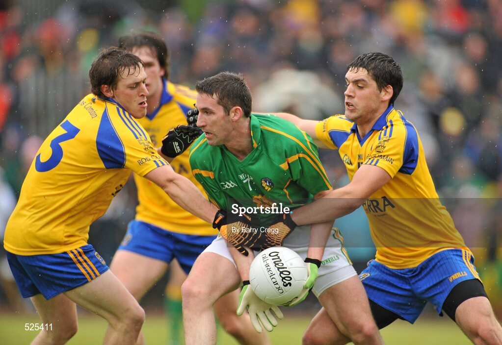 12 June 2011; Wayne McKeon, Leitrim, in action against Peter Domican, right, and Stephen Ormsby, Roscommon. Connacht GAA Football Senior Championship Semi-Final, Leitrim v Roscommon, Páirc Seán Mac Diarmada, Carrick-on-Shannon, Co. Leitrim. Picture credit: Barry Cregg / SPORTSFILE