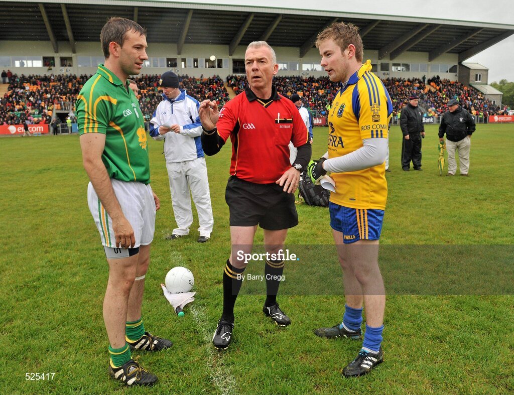 12 June 2011; Referee Pat McEnaney tosses a coin between the Leitrim captain, James Glancy, and the Roscommon captain, Peter Domican, before the game. Connacht GAA Football Senior Championship Semi-Final, Leitrim v Roscommon, Páirc Seán Mac Diarmada, Carrick-on-Shannon, Co. Leitrim. Picture credit: Barry Cregg / SPORTSFILE