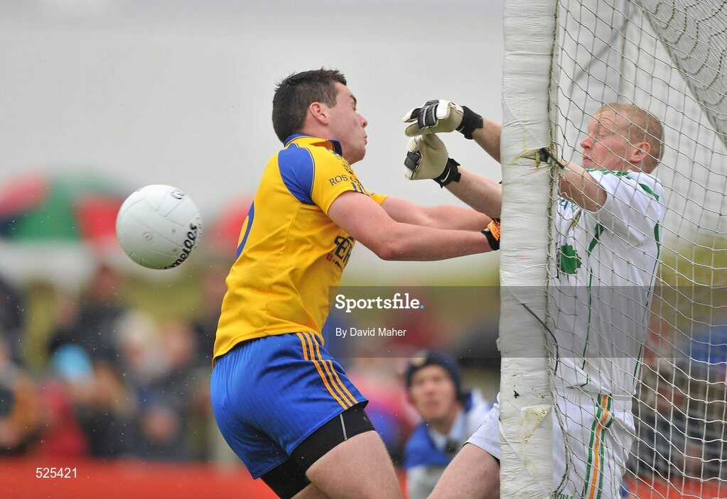 12 June 2011; Leitrim goalkeeper Cathal McCrann holds off the challange from Donie Shine, Roscommon. Connacht GAA Football Senior Championship Semi-Final, Leitrim v Roscommon, Páirc Seán Mac Diarmada, Carrick-on-Shannon, Co. Leitrim. Picture credit: David Maher / SPORTSFILE