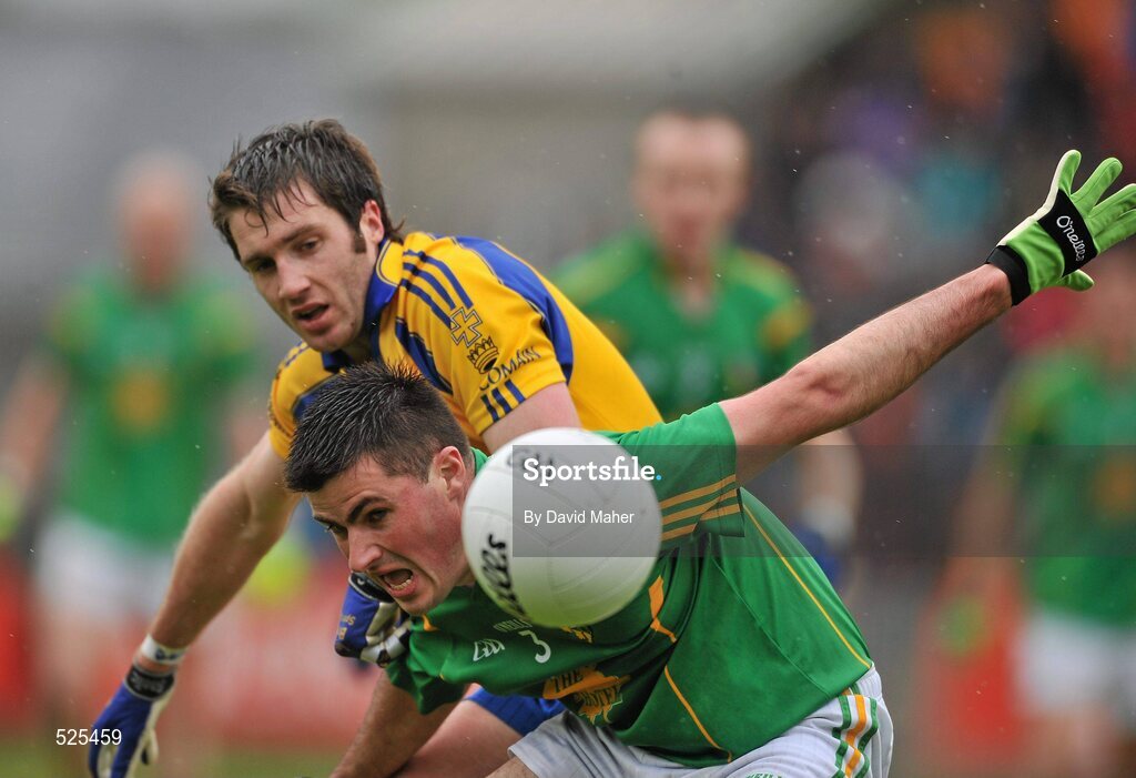 12 June 2011; Ronan Gallagher, Leitrim, in action against Cathal Cregg, Roscommon. Connacht GAA Football Senior Championship Semi-Final, Leitrim v Roscommon, Páirc Seán Mac Diarmada, Carrick-on-Shannon, Co. Leitrim. Picture credit: David Maher / SPORTSFILE