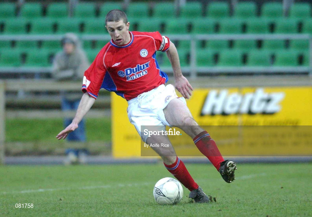 23 December 2001; Owen Heary of Shelbourne during the eircom League Premier Division match between UCD and Shelbourne at Belfield Park in Dublin. Photo by Aofie Rice/Sportsfile