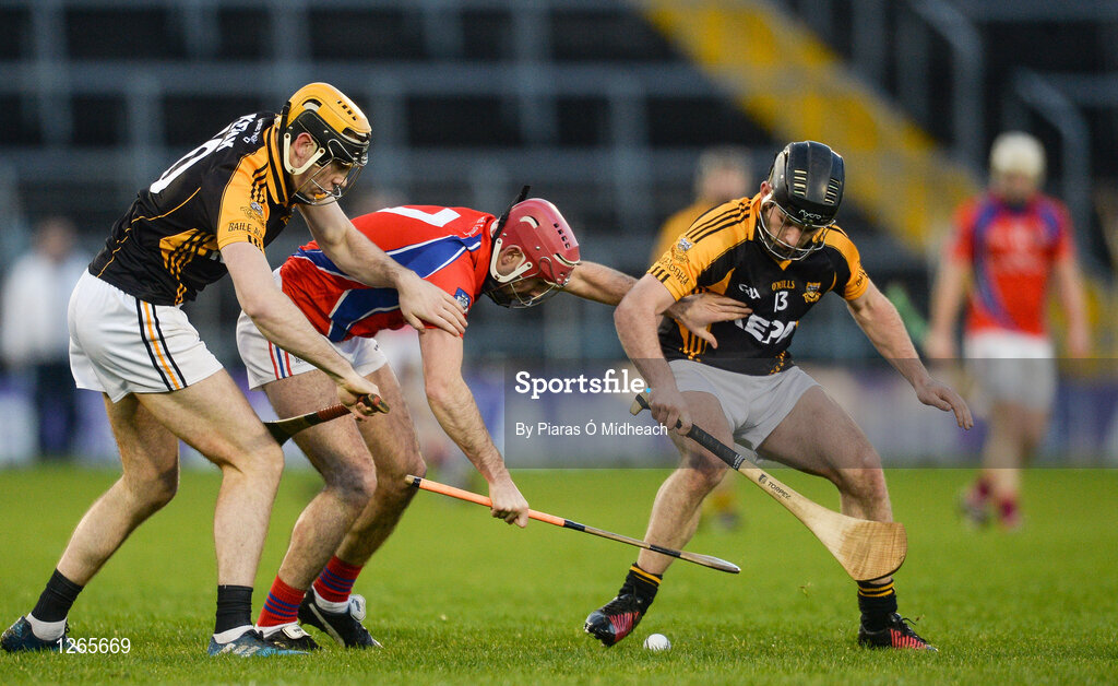 4 February 2017; James Regan of St Thomas' in action against Niall Deasy, left, and Pat Joe Connolly of Ballyea  during the AIB GAA Hurling All-Ireland Senior Club Championship Semi-Final match between St Thomas' and Ballyea at Semple Stadium in Thurles, Co Tipperary. Photo by Piaras Ó Mídheach/Sportsfile