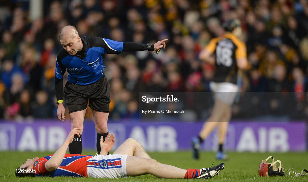 4 February 2017; Referee Seán Cleere speaks to Cathal Burke of St Thomas' after he picked up an injury during the AIB GAA Hurling All-Ireland Senior Club Championship Semi-Final match between St Thomas' and Ballyea at Semple Stadium in Thurles, Co Tipperary. Photo by Piaras Ó Mídheach/Sportsfile