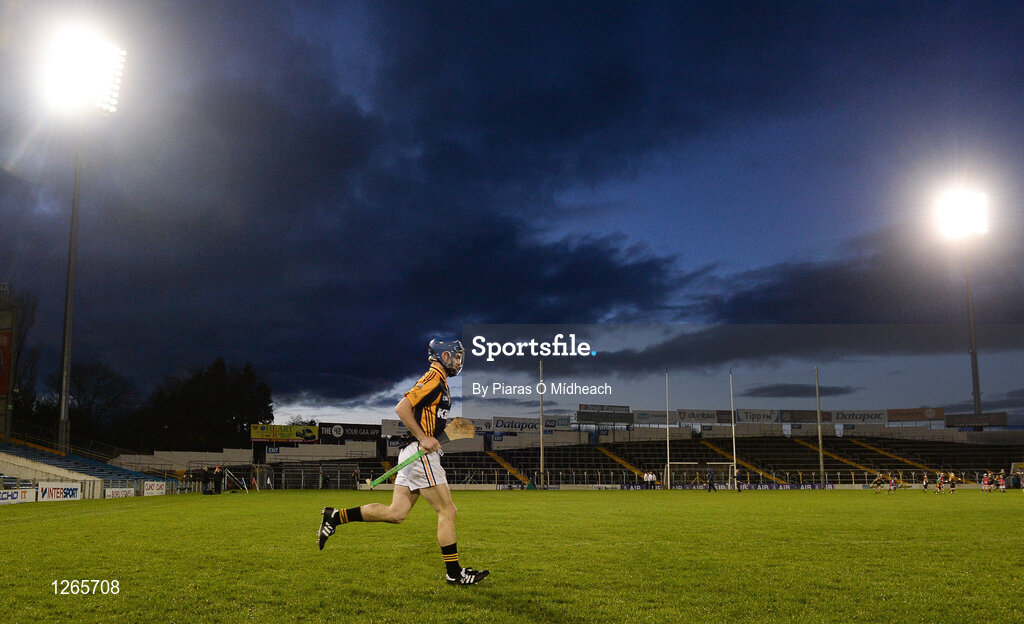 4 February 2017; Ballyea captain Stan Lineen leads his team-mates to the pitch for the second half during the AIB GAA Hurling All-Ireland Senior Club Championship Semi-Final match between St Thomas' and Ballyea at Semple Stadium in Thurles, Co Tipperary. Photo by Piaras Ó Mídheach/Sportsfile
